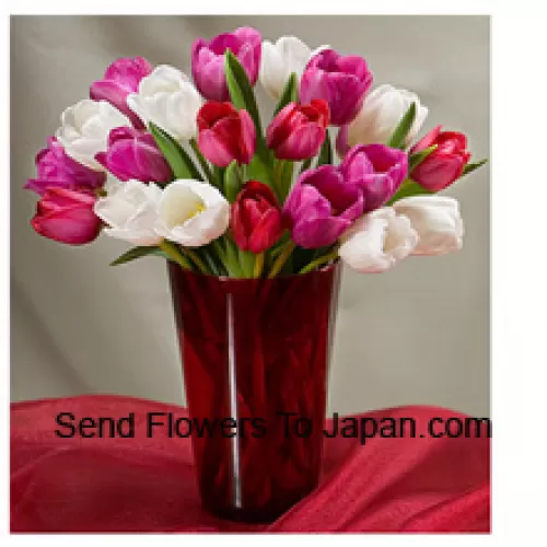 Tulipanes de colores mixtos con rellenos estacionales en un jarrón de vidrio - Tenga en cuenta que en caso de no disponibilidad de ciertas flores de temporada, se sustituirán por otras flores de igual valor